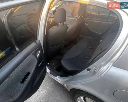 Серый Тойота Ярис, объемом двигателя 1 л и пробегом 271 тыс. км за 3950 $, фото 15 на Automoto.ua