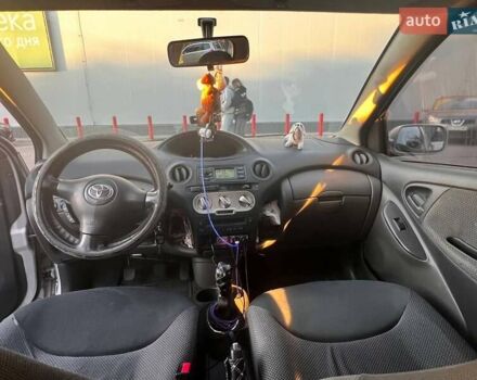 Серый Тойота Ярис, объемом двигателя 1 л и пробегом 271 тыс. км за 3950 $, фото 18 на Automoto.ua