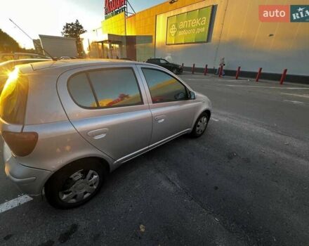 Серый Тойота Ярис, объемом двигателя 1 л и пробегом 271 тыс. км за 3950 $, фото 4 на Automoto.ua