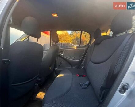 Серый Тойота Ярис, объемом двигателя 1 л и пробегом 271 тыс. км за 3950 $, фото 16 на Automoto.ua