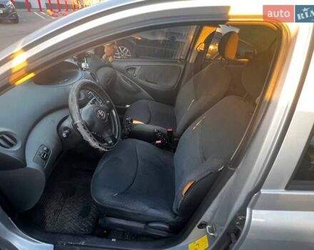 Серый Тойота Ярис, объемом двигателя 1 л и пробегом 271 тыс. км за 3950 $, фото 17 на Automoto.ua