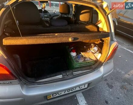 Серый Тойота Ярис, объемом двигателя 1 л и пробегом 271 тыс. км за 3950 $, фото 21 на Automoto.ua