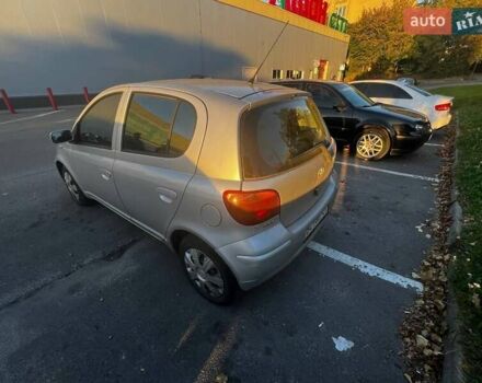 Серый Тойота Ярис, объемом двигателя 1 л и пробегом 271 тыс. км за 3950 $, фото 2 на Automoto.ua