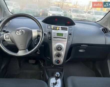 Серый Тойота Ярис, объемом двигателя 1.3 л и пробегом 161 тыс. км за 5700 $, фото 16 на Automoto.ua