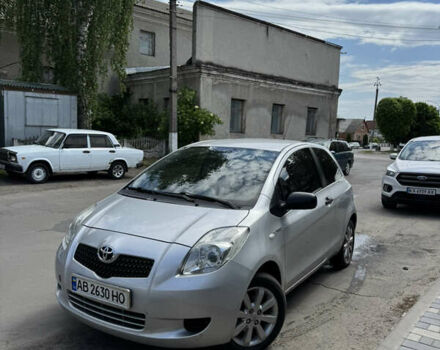 Серый Тойота Ярис, объемом двигателя 1.3 л и пробегом 138 тыс. км за 5300 $, фото 5 на Automoto.ua