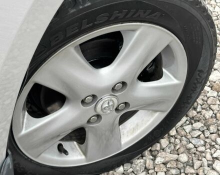 Серый Тойота Ярис, объемом двигателя 1.3 л и пробегом 178 тыс. км за 5800 $, фото 2 на Automoto.ua