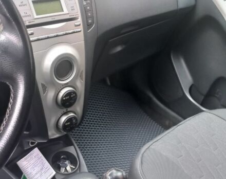 Серый Тойота Ярис, объемом двигателя 1.4 л и пробегом 240 тыс. км за 4900 $, фото 2 на Automoto.ua