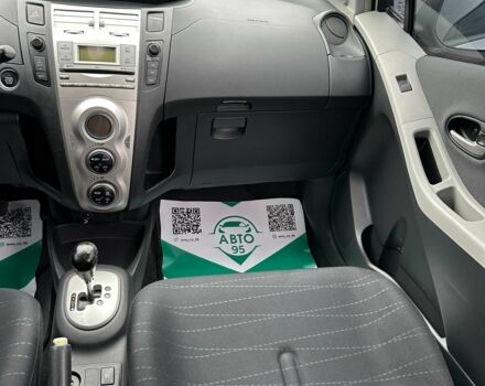 Серый Тойота Ярис, объемом двигателя 1.3 л и пробегом 178 тыс. км за 5800 $, фото 6 на Automoto.ua