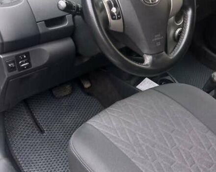 Серый Тойота Ярис, объемом двигателя 1.36 л и пробегом 240 тыс. км за 4900 $, фото 11 на Automoto.ua