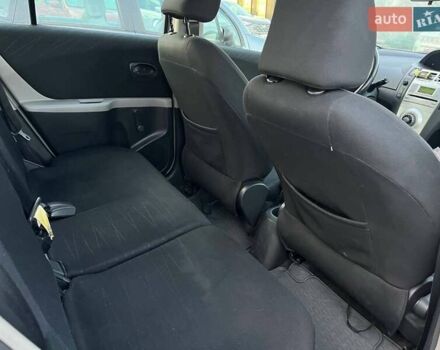 Серый Тойота Ярис, объемом двигателя 1.3 л и пробегом 161 тыс. км за 5700 $, фото 13 на Automoto.ua