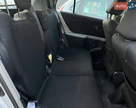 Серый Тойота Ярис, объемом двигателя 1.3 л и пробегом 161 тыс. км за 5700 $, фото 14 на Automoto.ua