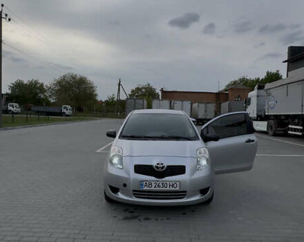 Серый Тойота Ярис, объемом двигателя 1.3 л и пробегом 138 тыс. км за 5300 $, фото 1 на Automoto.ua