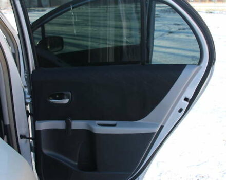 Серый Тойота Ярис, объемом двигателя 1.3 л и пробегом 197 тыс. км за 5500 $, фото 18 на Automoto.ua