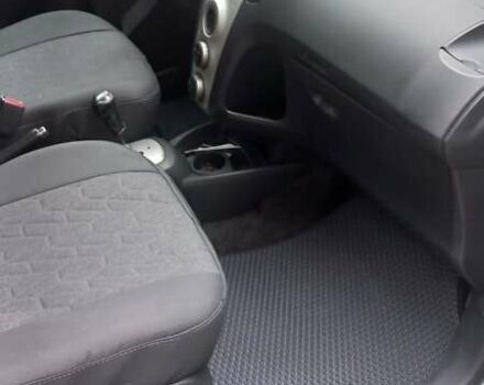 Серый Тойота Ярис, объемом двигателя 1.36 л и пробегом 240 тыс. км за 4900 $, фото 8 на Automoto.ua