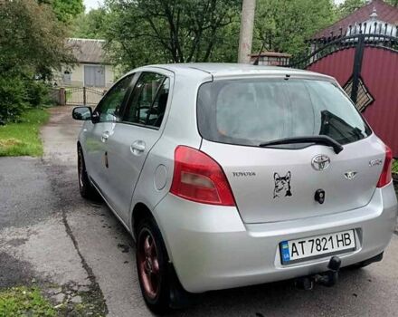 Серый Тойота Ярис, объемом двигателя 1.3 л и пробегом 155 тыс. км за 6000 $, фото 2 на Automoto.ua