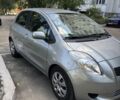 Серый Тойота Ярис, объемом двигателя 1.3 л и пробегом 260 тыс. км за 5900 $, фото 2 на Automoto.ua