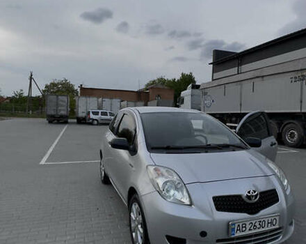 Серый Тойота Ярис, объемом двигателя 1.3 л и пробегом 138 тыс. км за 5300 $, фото 6 на Automoto.ua