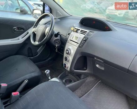 Серый Тойота Ярис, объемом двигателя 1.3 л и пробегом 161 тыс. км за 5700 $, фото 15 на Automoto.ua