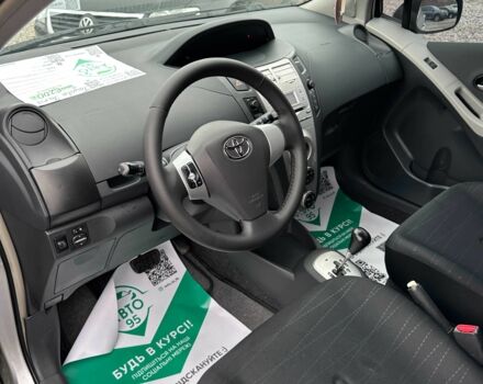 Серый Тойота Ярис, объемом двигателя 1.3 л и пробегом 178 тыс. км за 5800 $, фото 14 на Automoto.ua