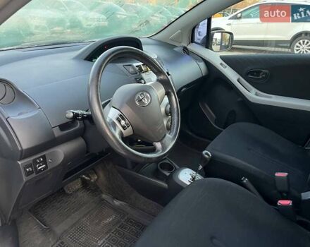 Серый Тойота Ярис, объемом двигателя 1.3 л и пробегом 161 тыс. км за 5700 $, фото 9 на Automoto.ua