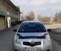 Серый Тойота Ярис, объемом двигателя 1 л и пробегом 174 тыс. км за 4900 $, фото 1 на Automoto.ua