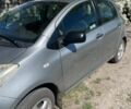 Серый Тойота Ярис, объемом двигателя 1 л и пробегом 230 тыс. км за 5000 $, фото 2 на Automoto.ua