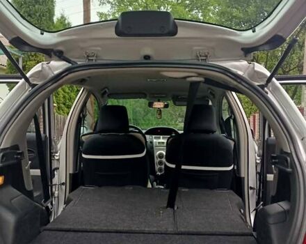 Серый Тойота Ярис, объемом двигателя 1.3 л и пробегом 155 тыс. км за 6000 $, фото 18 на Automoto.ua