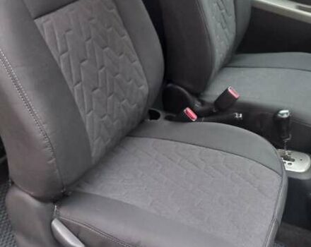 Серый Тойота Ярис, объемом двигателя 1.36 л и пробегом 240 тыс. км за 4900 $, фото 5 на Automoto.ua