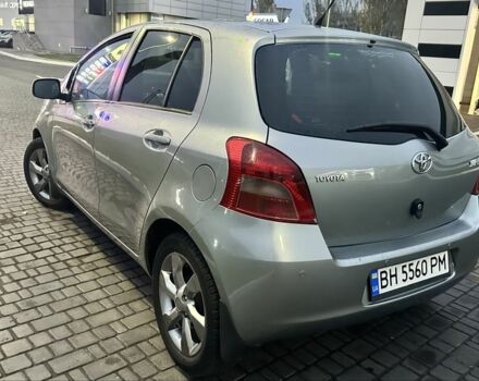 Серый Тойота Ярис, объемом двигателя 1.3 л и пробегом 198 тыс. км за 4444 $, фото 3 на Automoto.ua