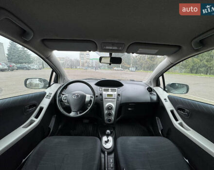 Серый Тойота Ярис, объемом двигателя 1.3 л и пробегом 150 тыс. км за 4600 $, фото 59 на Automoto.ua