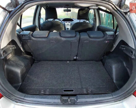 Серый Тойота Ярис, объемом двигателя 1.3 л и пробегом 151 тыс. км за 5000 $, фото 9 на Automoto.ua