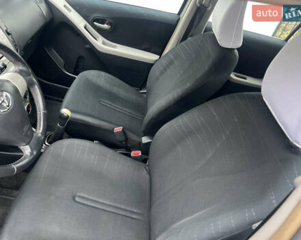Сірий Тойота Яріс, об'ємом двигуна 1.3 л та пробігом 233 тис. км за 4800 $, фото 9 на Automoto.ua