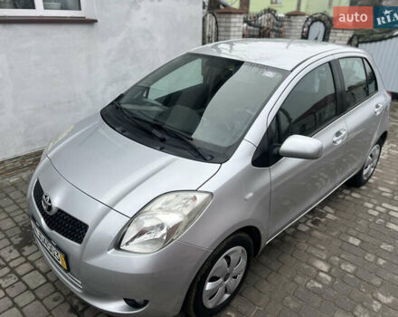 Сірий Тойота Яріс, об'ємом двигуна 1.3 л та пробігом 233 тис. км за 4800 $, фото 3 на Automoto.ua
