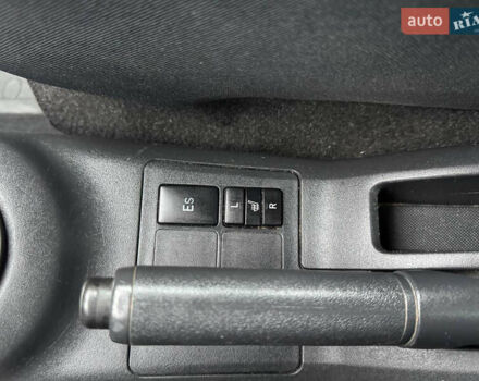 Сірий Тойота Яріс, об'ємом двигуна 1.3 л та пробігом 152 тис. км за 4850 $, фото 47 на Automoto.ua