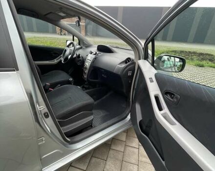 Сірий Тойота Яріс, об'ємом двигуна 1.4 л та пробігом 232 тис. км за 5700 $, фото 25 на Automoto.ua