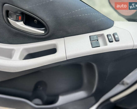 Сірий Тойота Яріс, об'ємом двигуна 1.3 л та пробігом 233 тис. км за 4800 $, фото 13 на Automoto.ua
