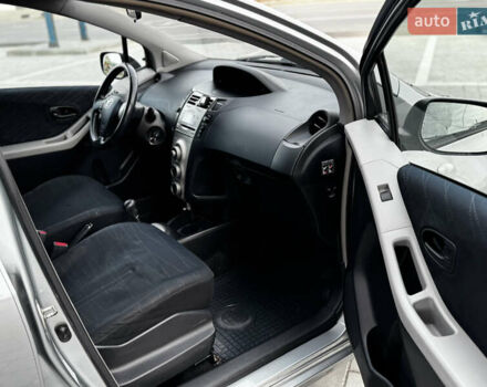 Сірий Тойота Яріс, об'ємом двигуна 1.4 л та пробігом 234 тис. км за 5700 $, фото 18 на Automoto.ua