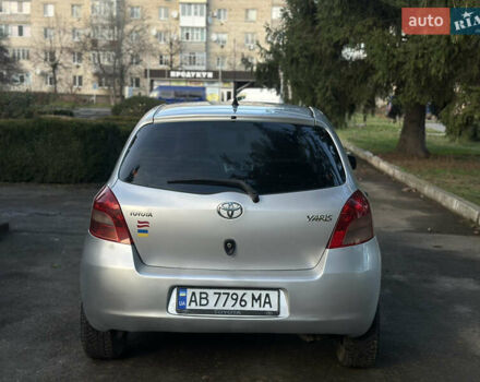 Сірий Тойота Яріс, об'ємом двигуна 1.3 л та пробігом 264 тис. км за 4500 $, фото 4 на Automoto.ua