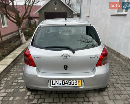 Сірий Тойота Яріс, об'ємом двигуна 1.3 л та пробігом 233 тис. км за 4800 $, фото 6 на Automoto.ua