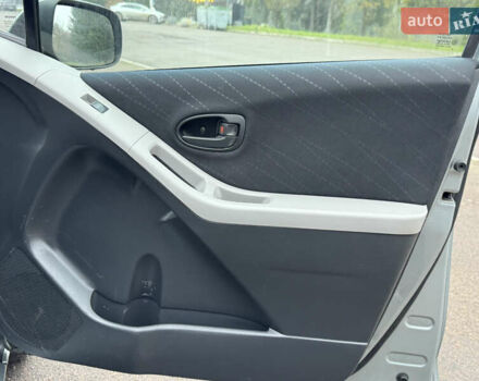 Серый Тойота Ярис, объемом двигателя 1.3 л и пробегом 150 тыс. км за 4600 $, фото 26 на Automoto.ua