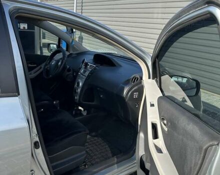 Сірий Тойота Яріс, об'ємом двигуна 1.3 л та пробігом 183 тис. км за 5850 $, фото 11 на Automoto.ua