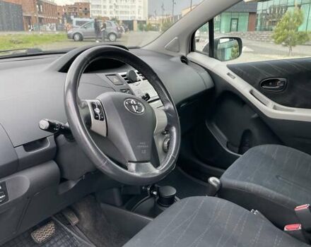 Сірий Тойота Яріс, об'ємом двигуна 1.4 л та пробігом 232 тис. км за 5700 $, фото 12 на Automoto.ua