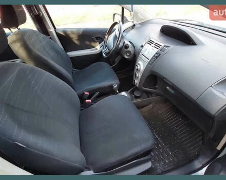 Серый Тойота Ярис, объемом двигателя 1.3 л и пробегом 151 тыс. км за 5000 $, фото 4 на Automoto.ua
