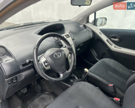 Сірий Тойота Яріс, об'ємом двигуна 1.3 л та пробігом 233 тис. км за 4800 $, фото 10 на Automoto.ua