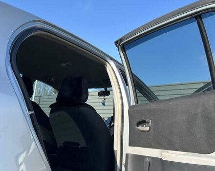 Сірий Тойота Яріс, об'ємом двигуна 1.3 л та пробігом 183 тис. км за 5850 $, фото 4 на Automoto.ua