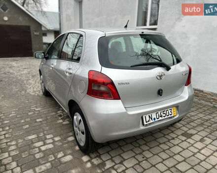Сірий Тойота Яріс, об'ємом двигуна 1.3 л та пробігом 233 тис. км за 4800 $, фото 5 на Automoto.ua