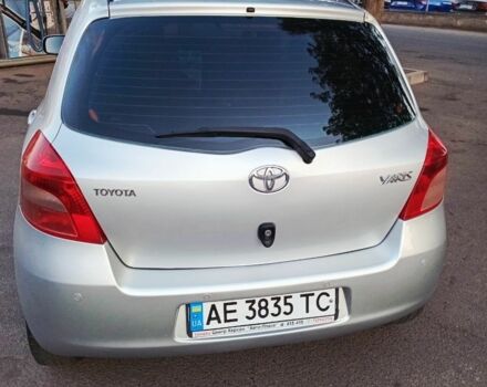 Серый Тойота Ярис, объемом двигателя 1.3 л и пробегом 186 тыс. км за 5500 $, фото 4 на Automoto.ua