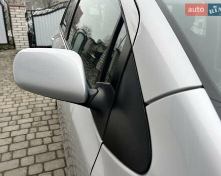 Сірий Тойота Яріс, об'ємом двигуна 1.3 л та пробігом 233 тис. км за 4800 $, фото 38 на Automoto.ua