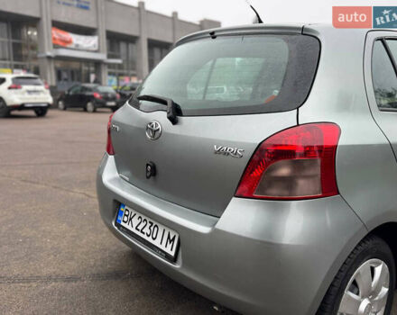 Сірий Тойота Яріс, об'ємом двигуна 1.3 л та пробігом 152 тис. км за 4850 $, фото 8 на Automoto.ua