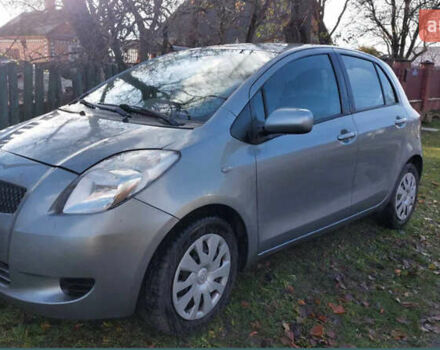 Серый Тойота Ярис, объемом двигателя 1.3 л и пробегом 151 тыс. км за 5000 $, фото 2 на Automoto.ua